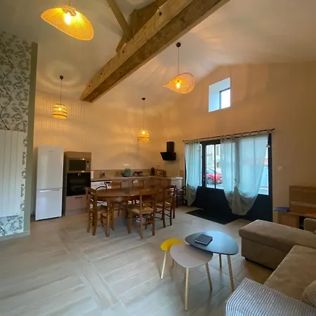 Holiday home Gite Les Magnils-Reigniers