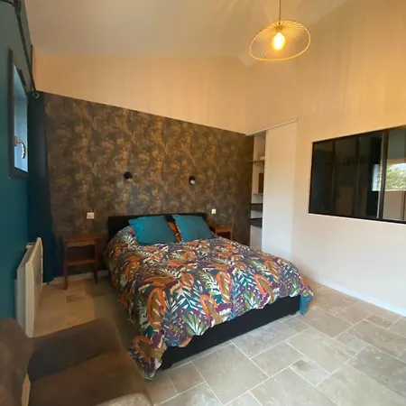 Holiday home Gite Les Magnils-Reigniers Les Magnils-Reigniers