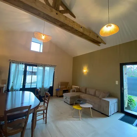 Holiday home Gite Les Magnils-Reigniers Les Magnils-Reigniers