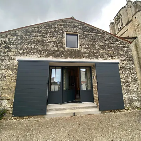 Gite Les Magnils-Reigniers Holiday home